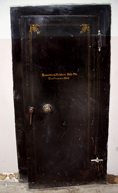 Safe door