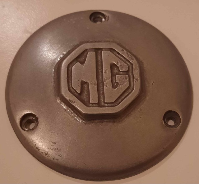 MG TC STEERING WHEEL CENTER CAP.jpg